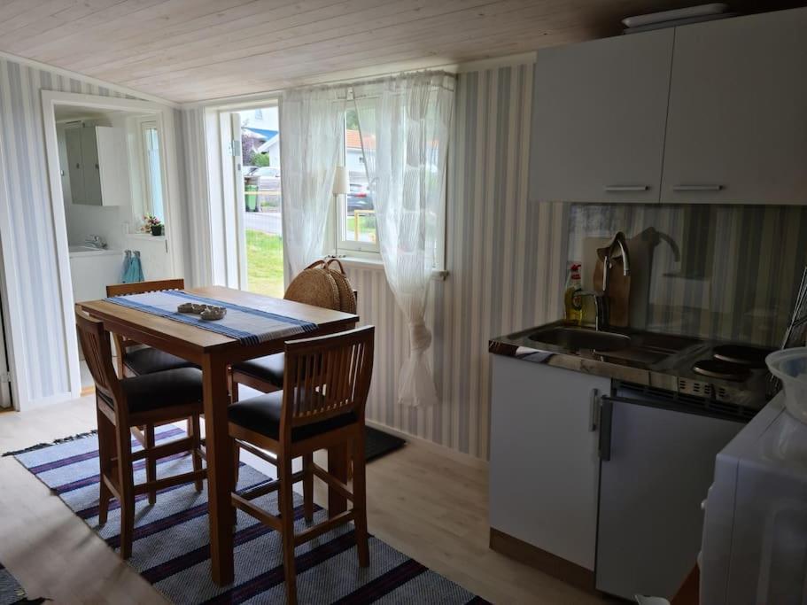 Foertjusande Gaesthus Med Parkering Fjällbacka Eksteriør billede